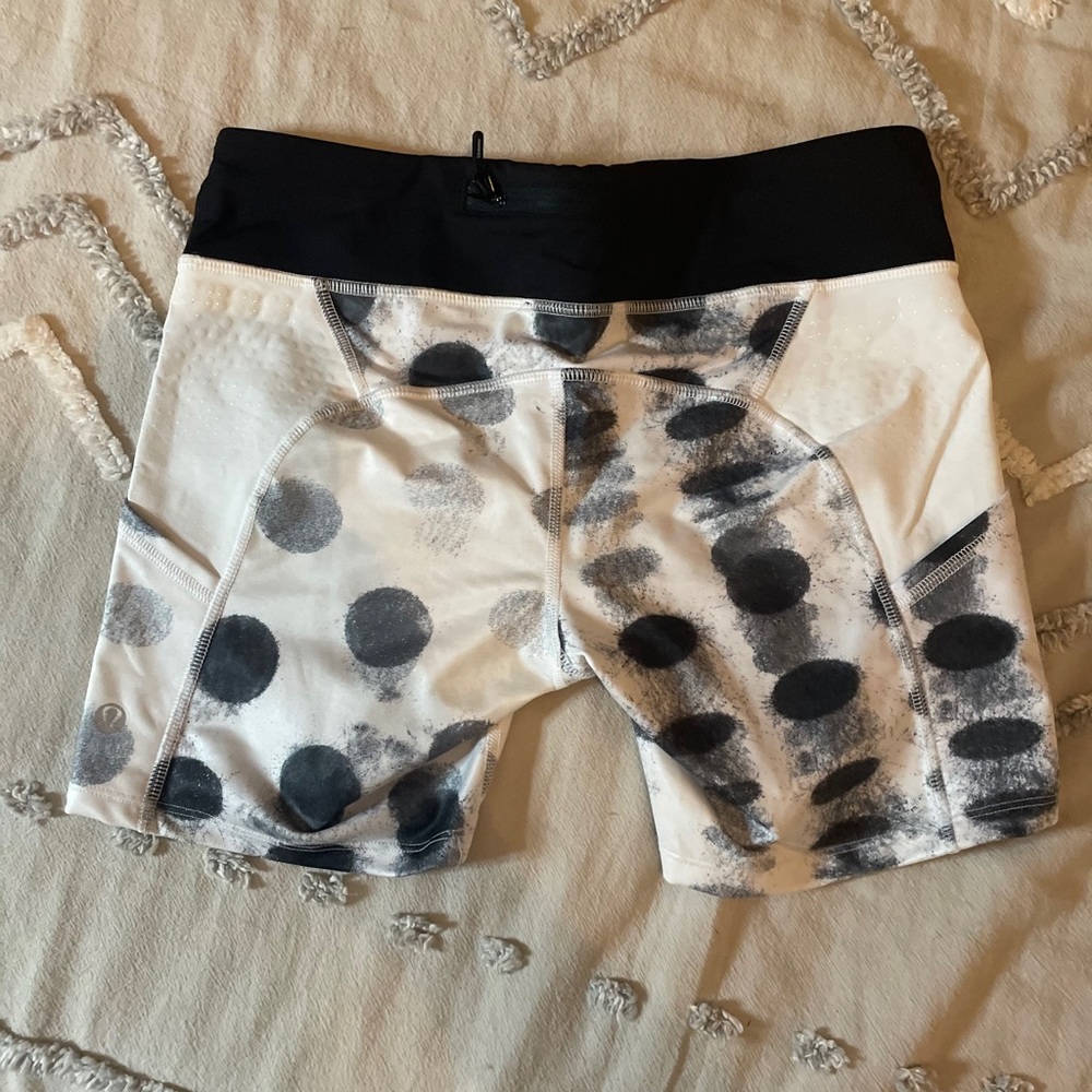 Lululemon shorts - Picture 2 of 4